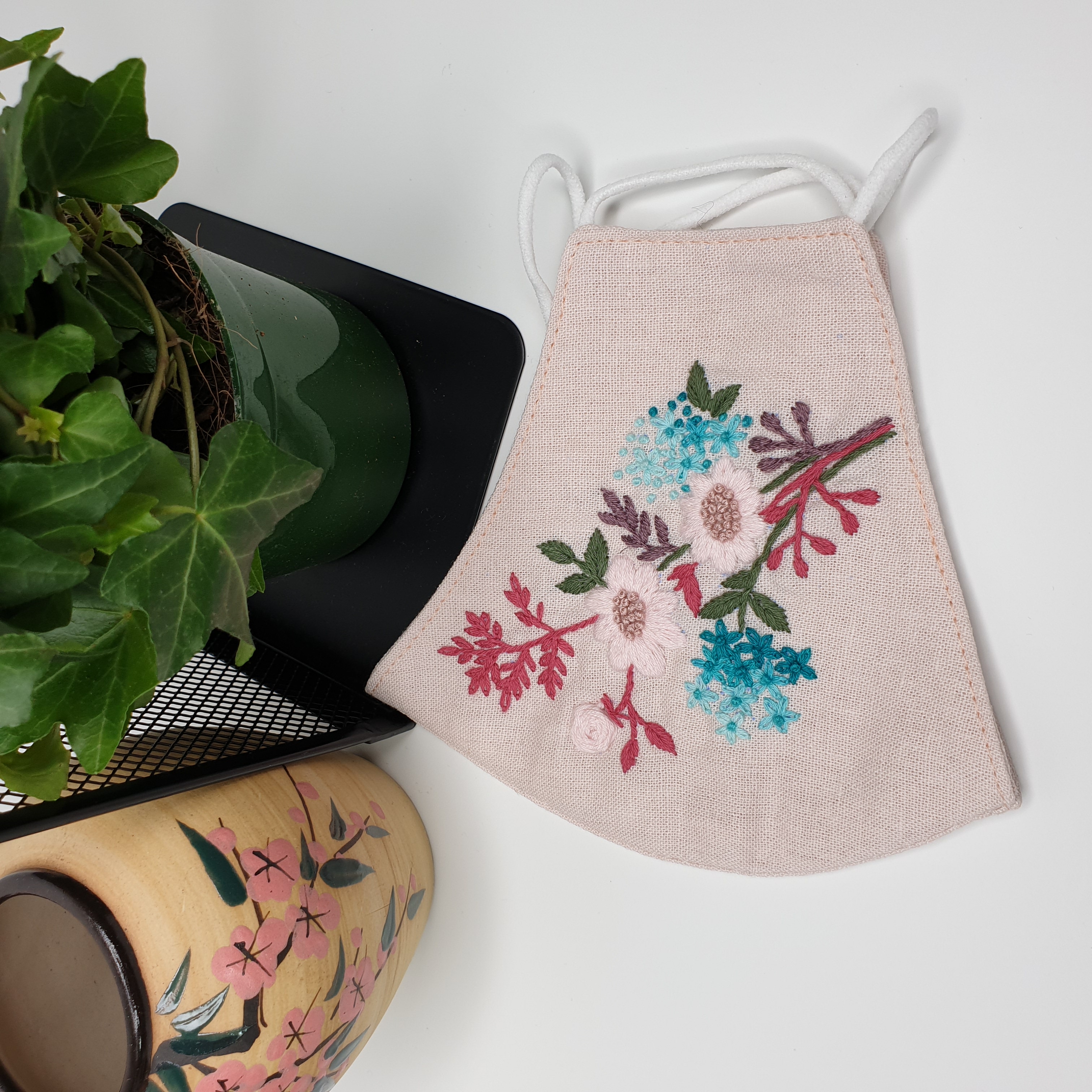 Khẩu trang thêu tay vải linen JL179