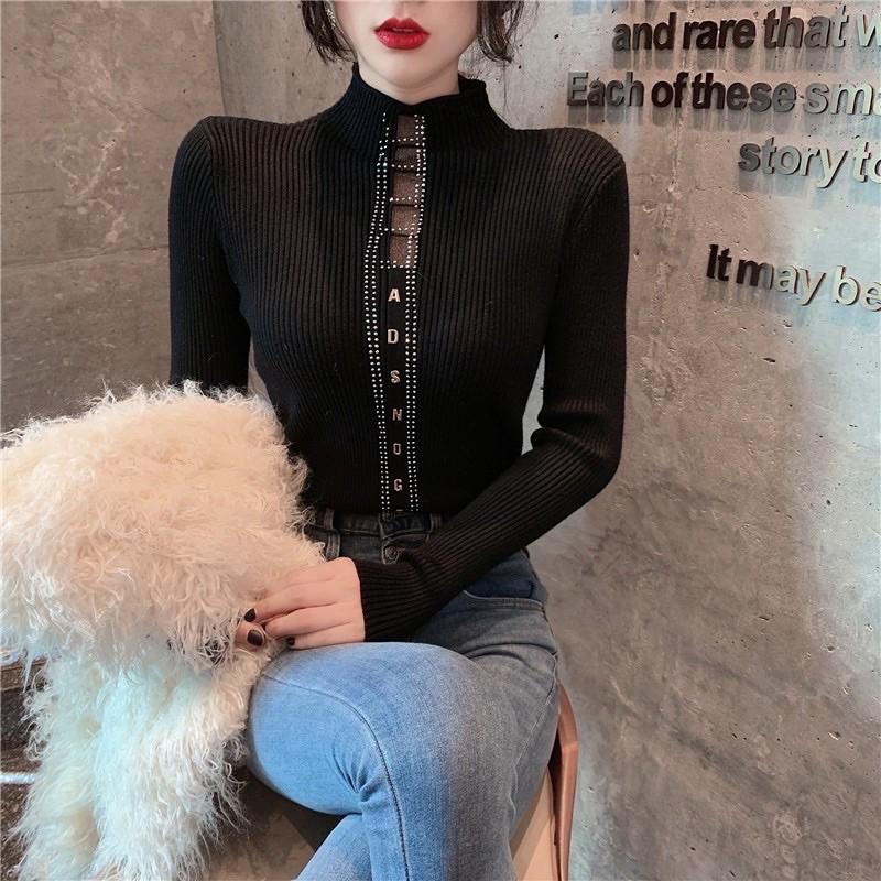 Áo len đính chữ cá tính