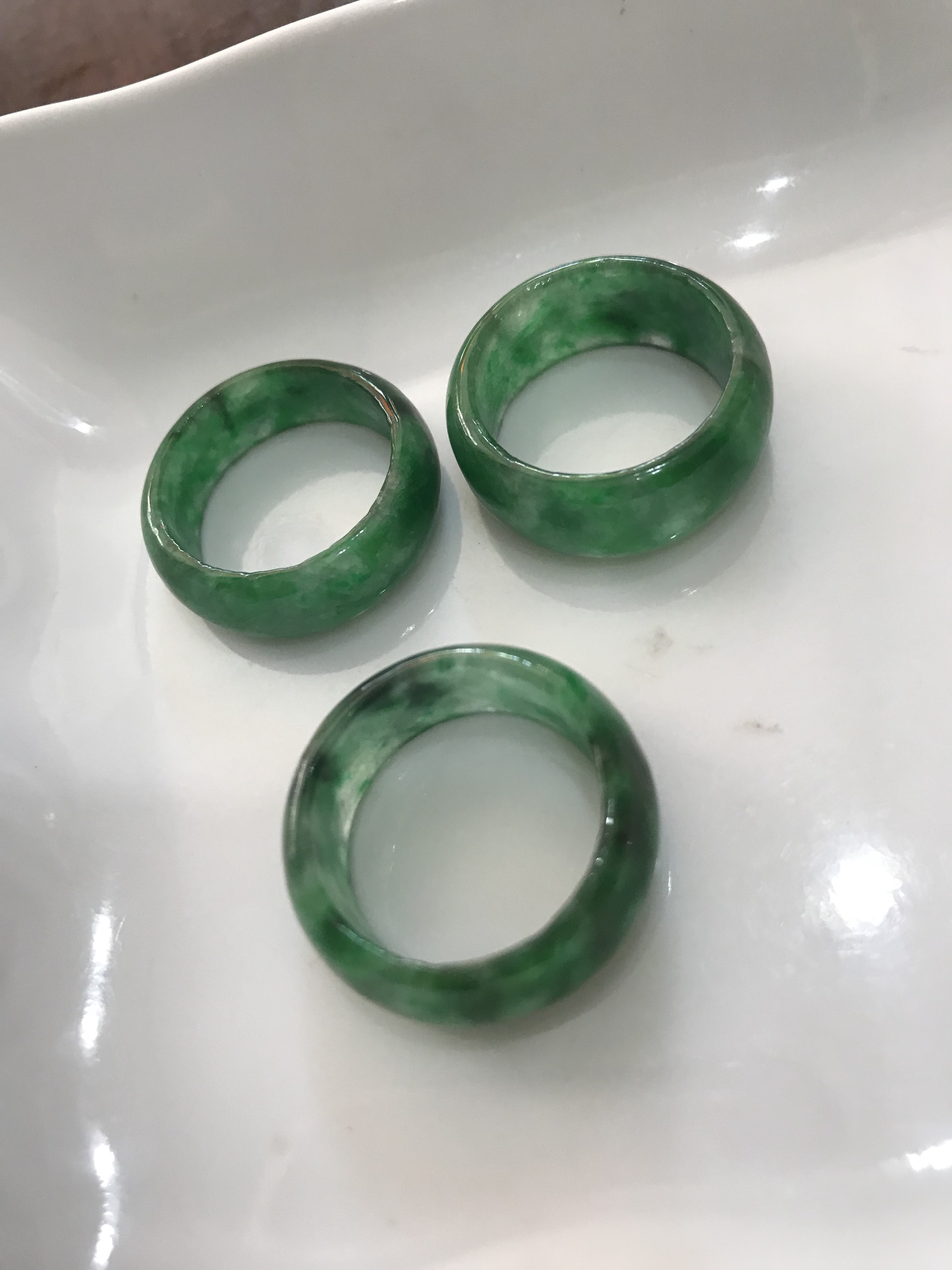 Nhẫn Nữ Đá Cẩm Thạch Xanh Đậm bóng đẹp Ni 18mm Cao 14mm Dầy 3mm ạ