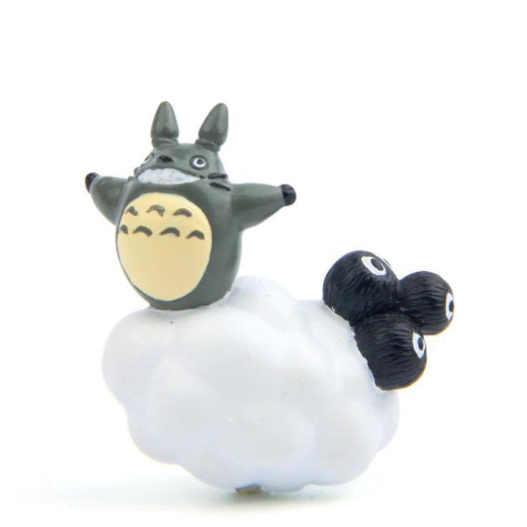 Mô hình Totoro và các bạn chơi đùa trong mây trắng thích hợp trang trí tiểu cảnh, terrarium, DIY