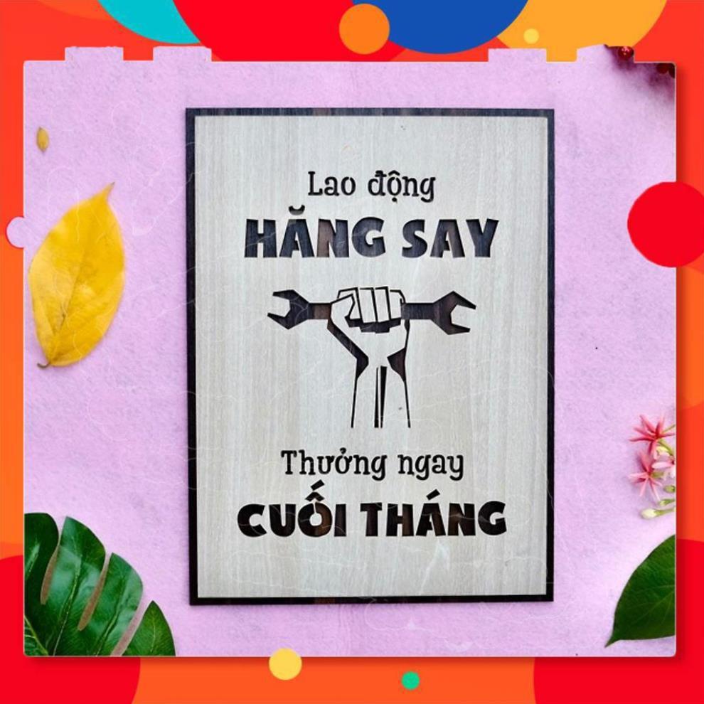 Tranh gỗ treo tường_Lao động hăng say thưởng ngay cuối tháng_CRN_01 . Kích thước 27x20cm