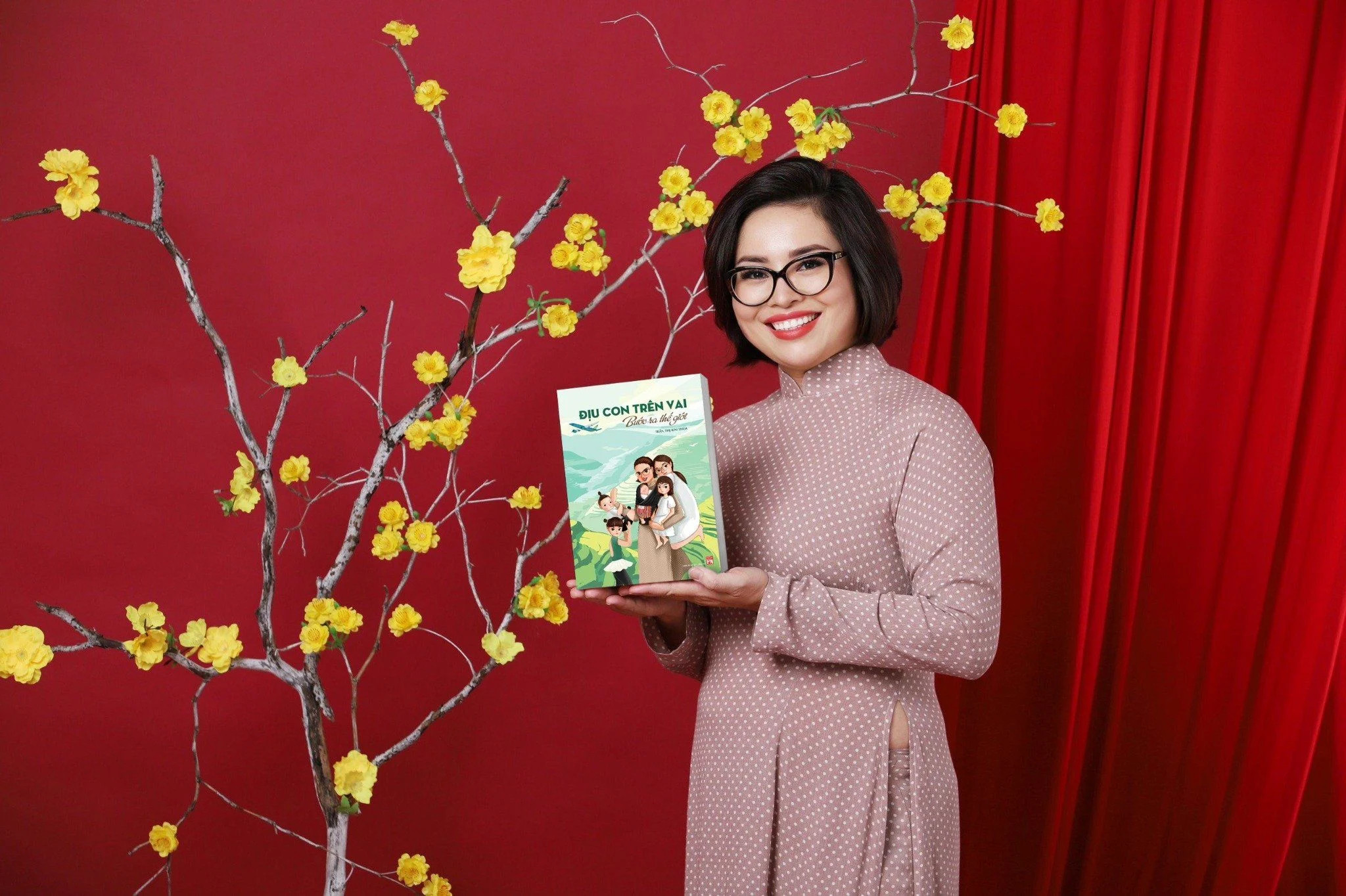 Sách &quot;Địu con trên vai - Bước ra Thế giới&quot;
