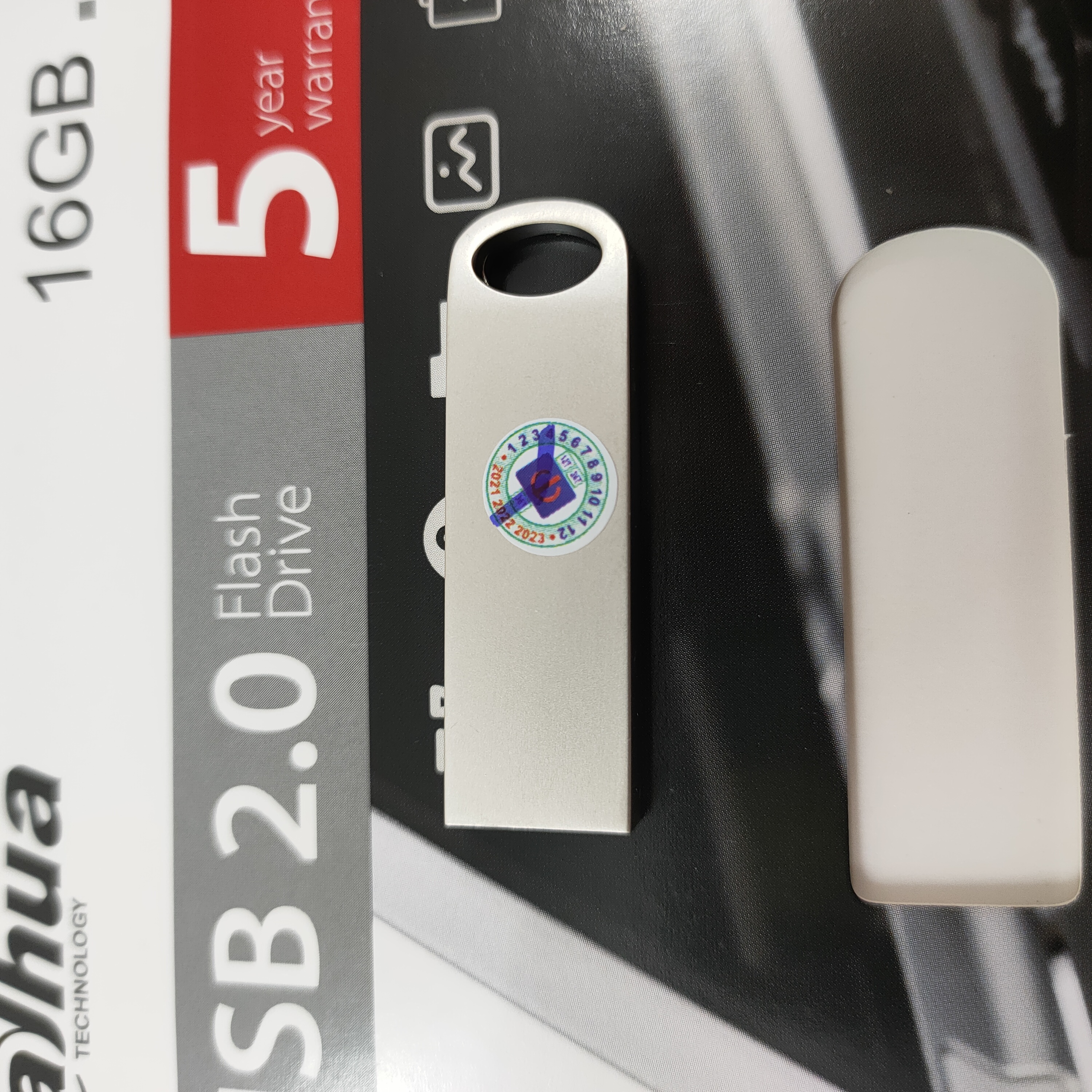 USB 2.0 Dahua U106 16GB Vỏ kim loại có khuyên móc - Hàng chính hãng