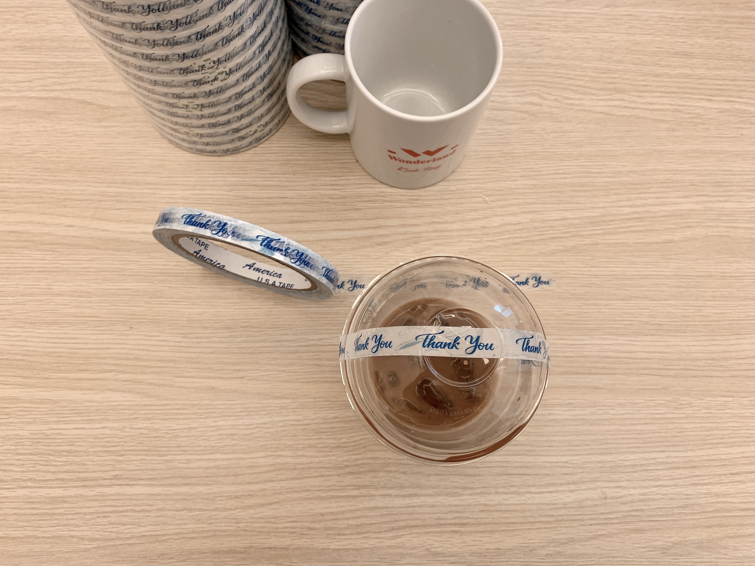 1 cuộn băng keo in chữ Thank you dùng để dán miệng ly