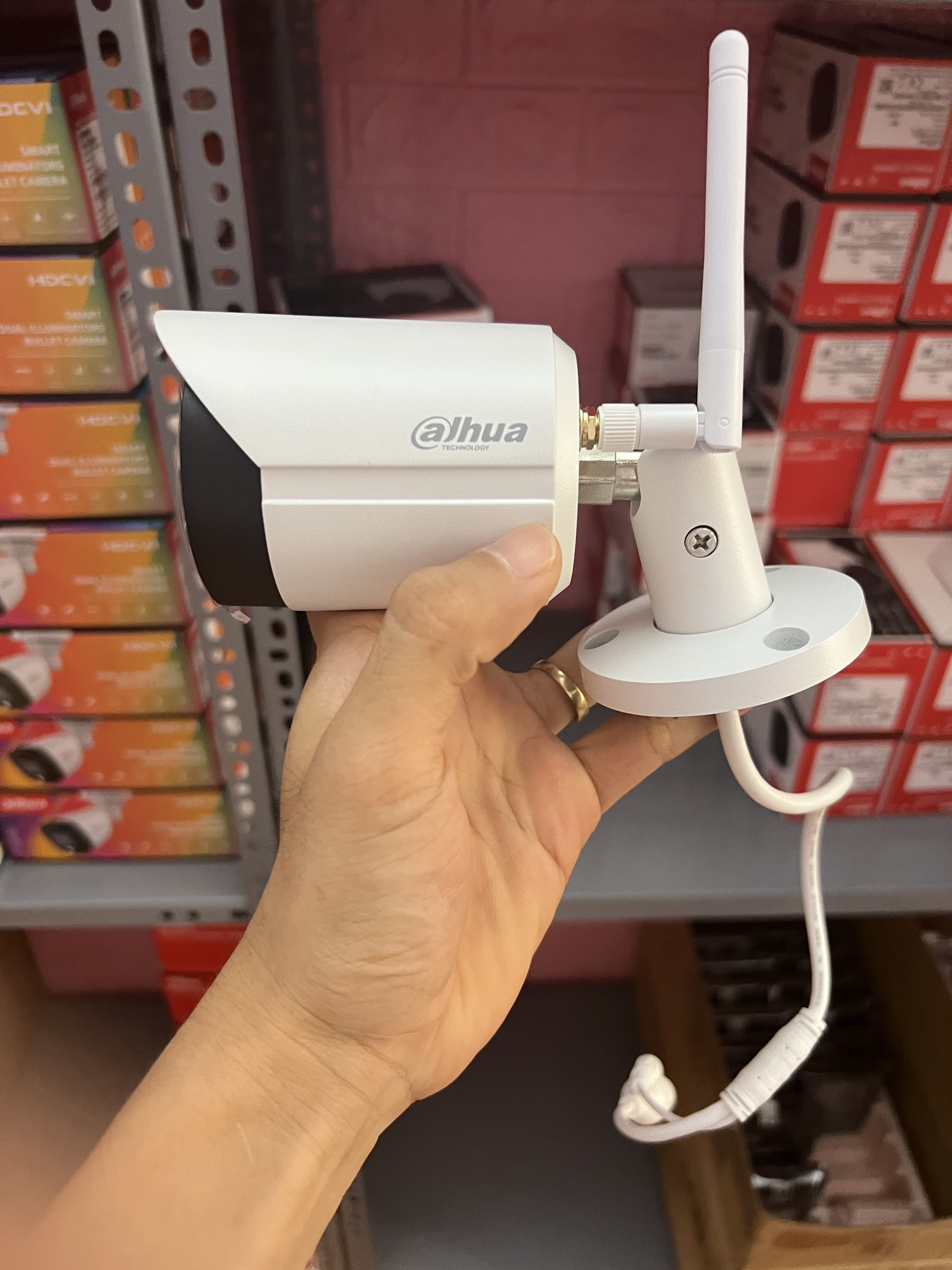 Camera wifi ngoài trời Dahua DH-IPC-HFW1230DS-SAW 2MP 1080P, tích hợp mic, hồng ngoại 30m - Hàng Chính Hãng