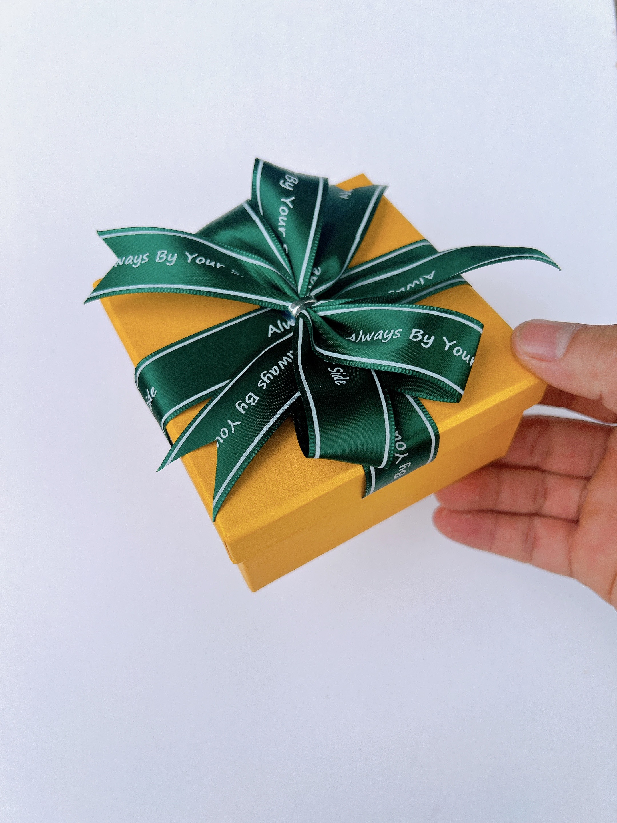 Hộp quà đựng nước hoa chiết, vuông 10 cao 5cm