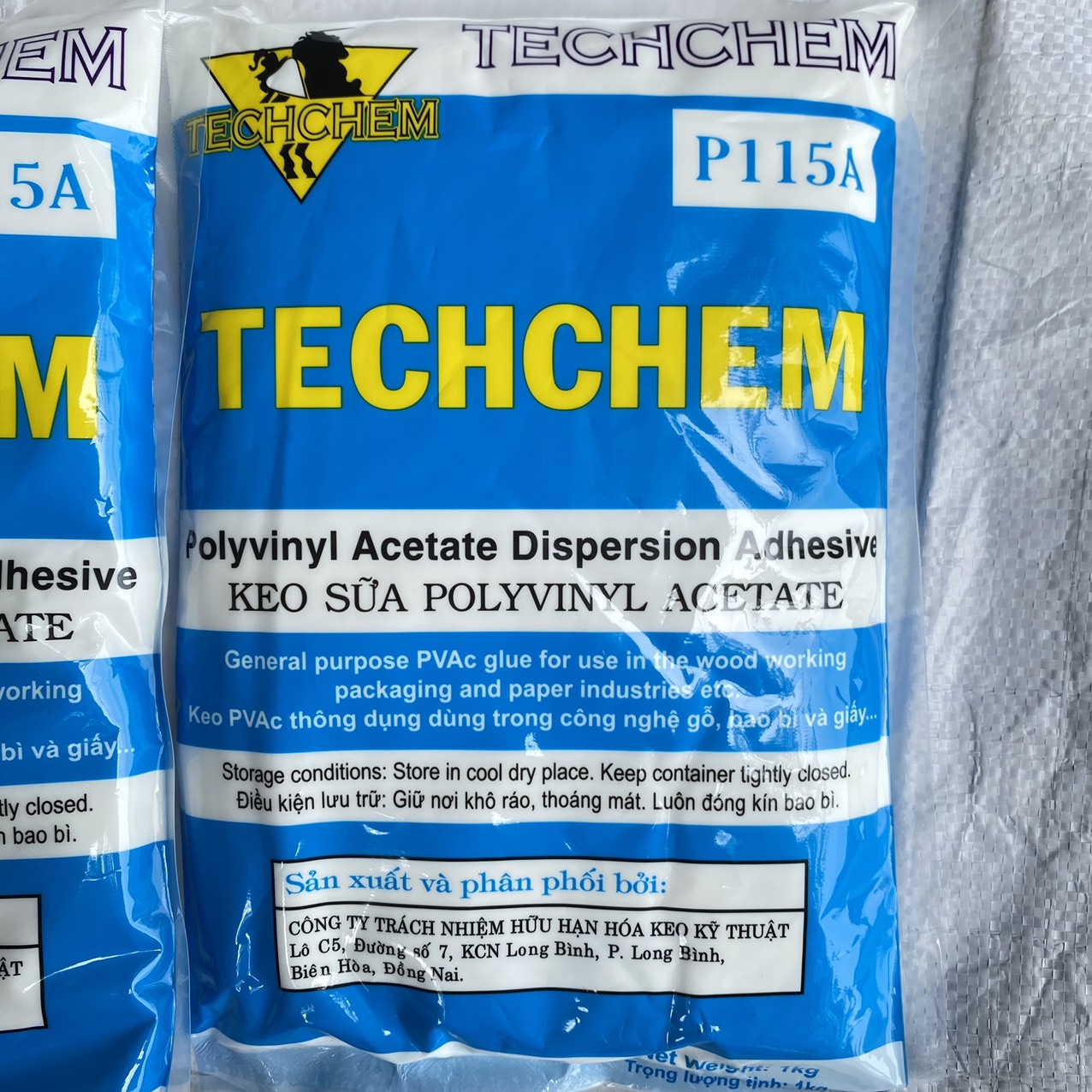 Keo sữa Techchem siêu kết dính dùng để dán giấy dán tường