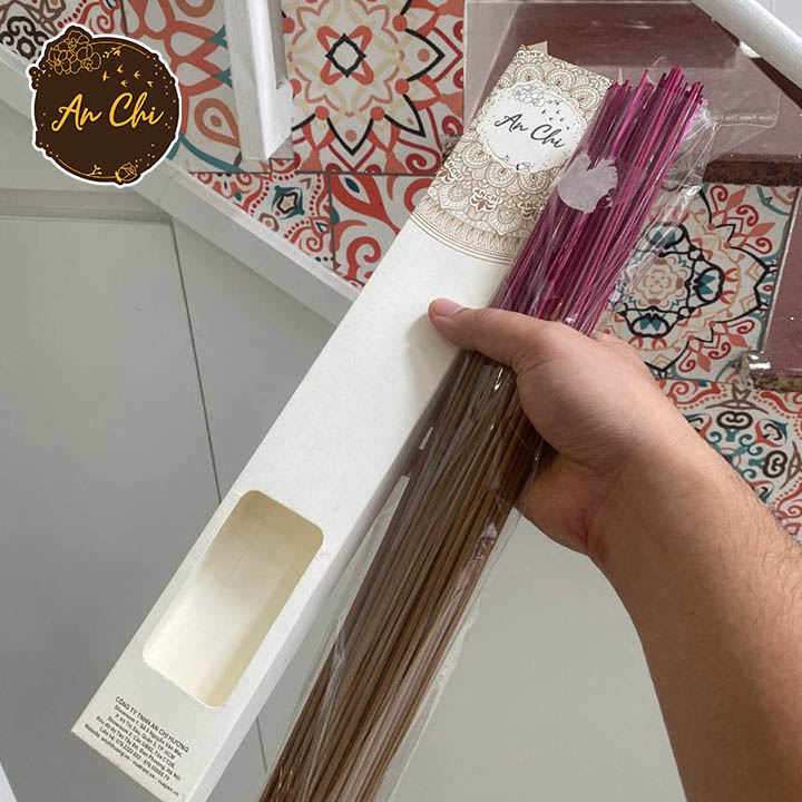 Nhang trầm hương Organic An Chi được làm từ trầm tự nhiên nguyên chất, sạch, không cuốn tàn và cho mùi thơm nồng ấm, dễ chịu