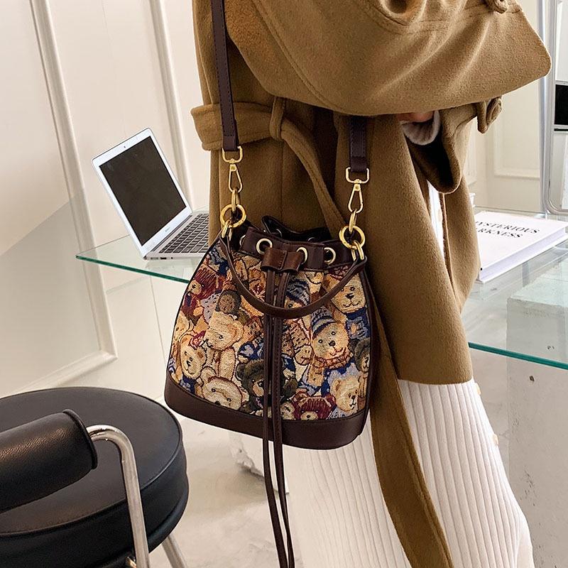 Wholesale fashion new bucket bag canvas bear pattern women's bag drawstring exquisite handbag women's bag shoulder cross-body bag