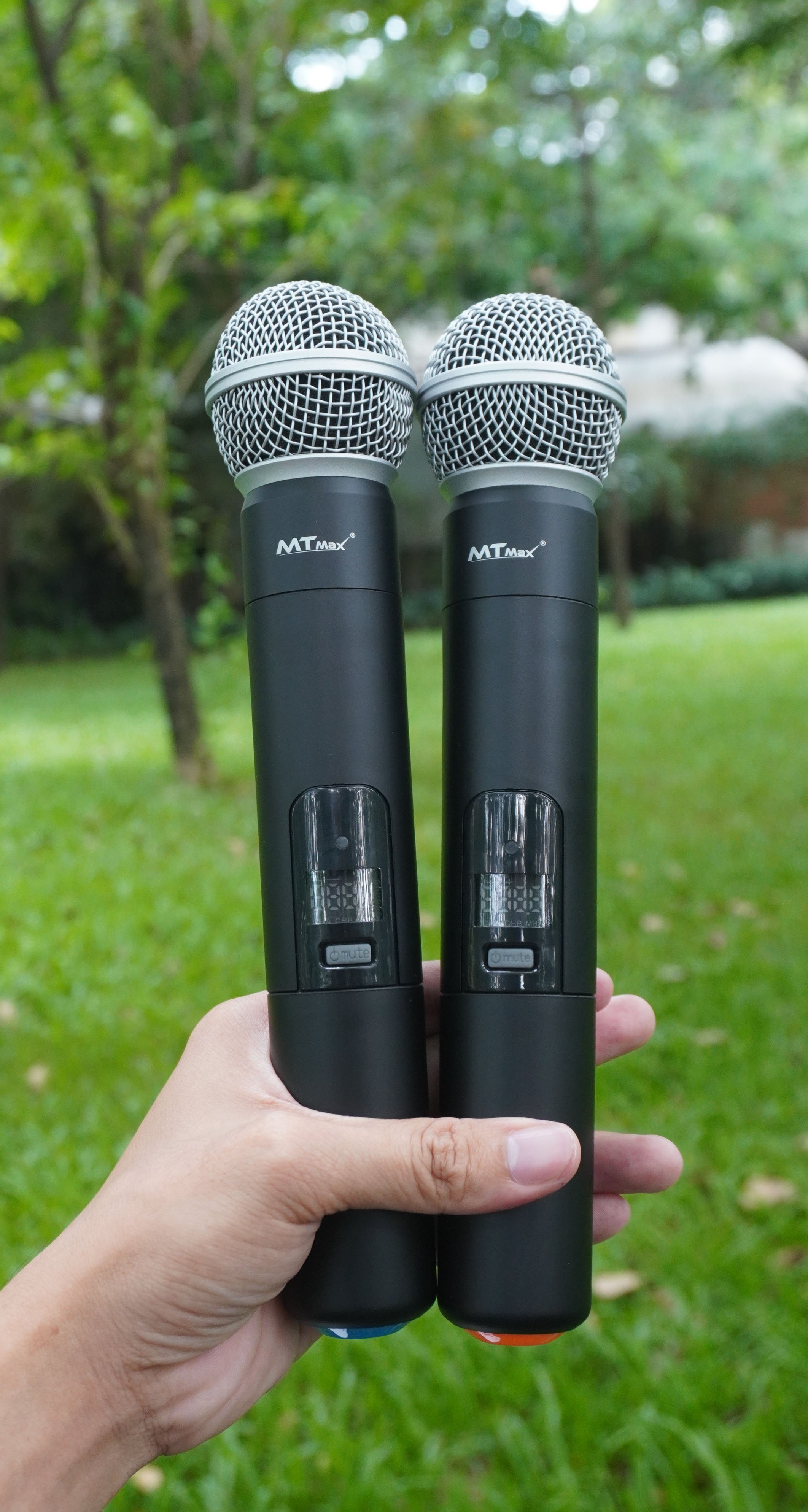 2 Micro không dây karaoke MTMAX AK-87 bắt sóng nhạy hát cực nhẹ hàng chính hãng micro hút không hú rít hàng cao cấp