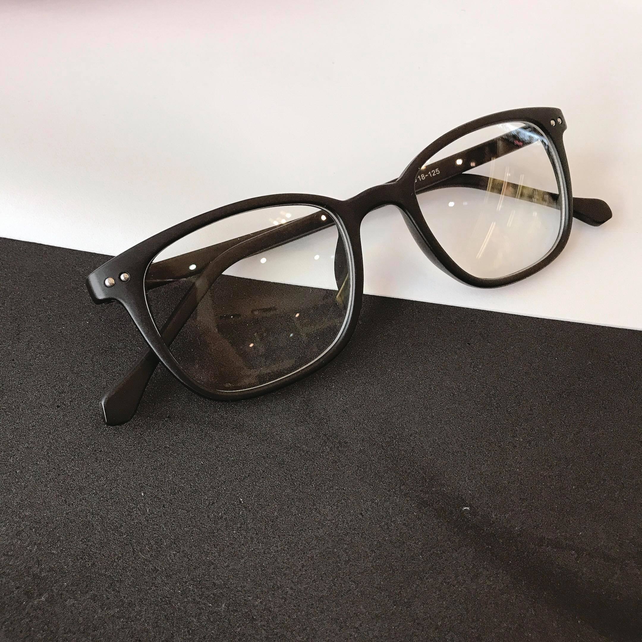 Kính mắt vuông Unisex 2 chấm thời trang