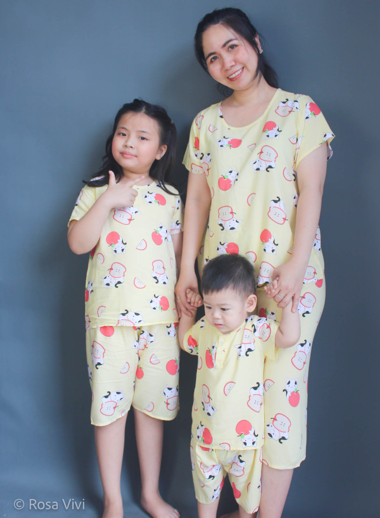 Đồ bộ mặc nhà cho bé trai bé gái và mẹ Rosa Vivi vải tole lanh tay ngắn quần lửng họa tiết và màu sắc dễ thương