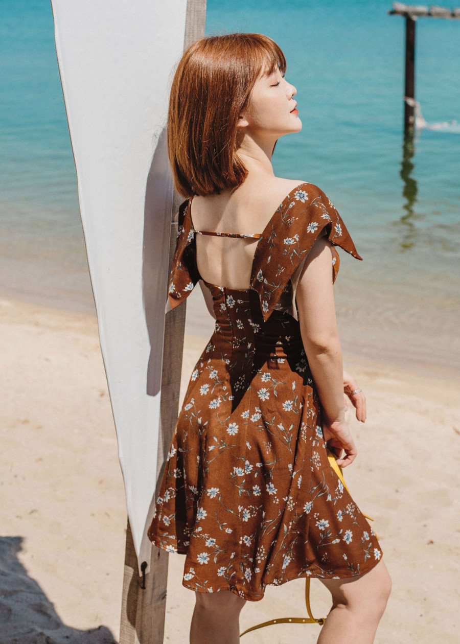 Đầm hoa cam tay cánh tiên vuông phối voan lưới sau lưng có 1 dây ngang