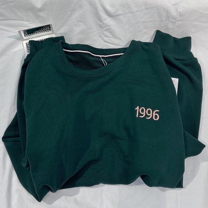 áo Sweater 1996 màu xanh rêu Unisex ảnh thật SSSTore ( nam nữ mặc đều được)