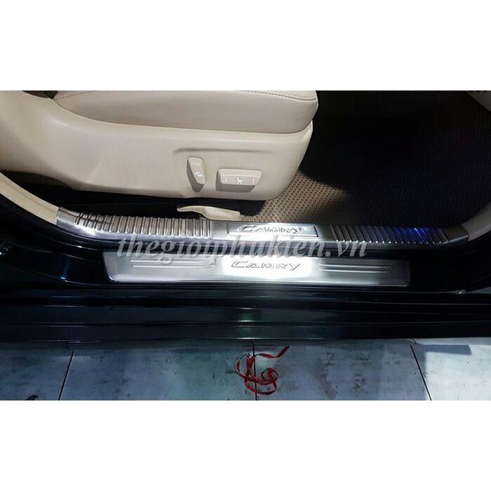Bộ Ốp bậc, Nẹp bước chân Toyota Camry 2019 - Mẫu INOX