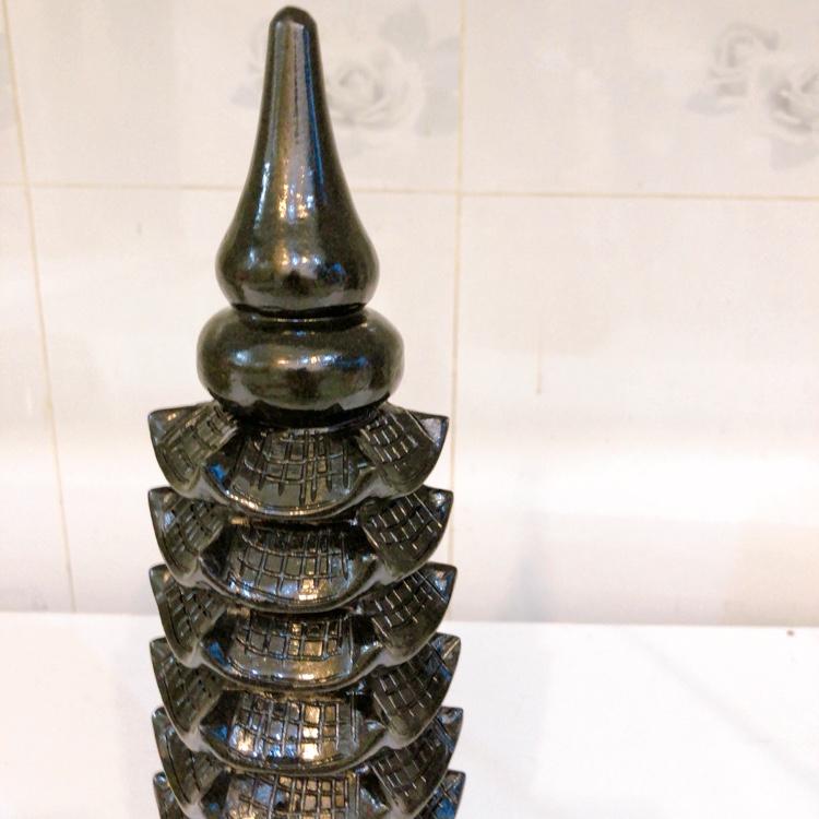Tháp văn xương đen 9 tầng đá tự nhiên canxite cao 35 cm đường kính 11cm