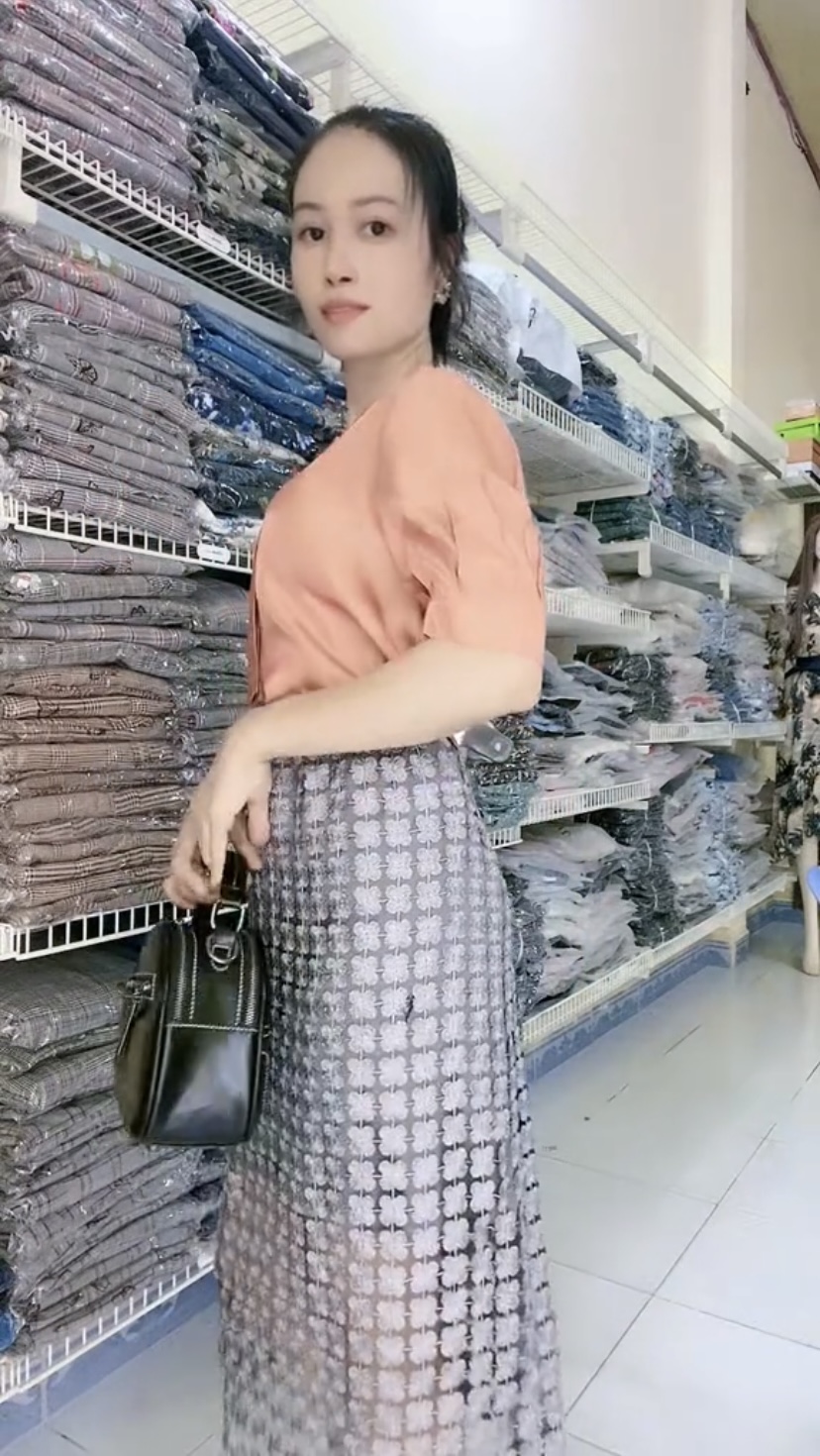 Set áo sơ mi và chân váy hoa siêu xinh