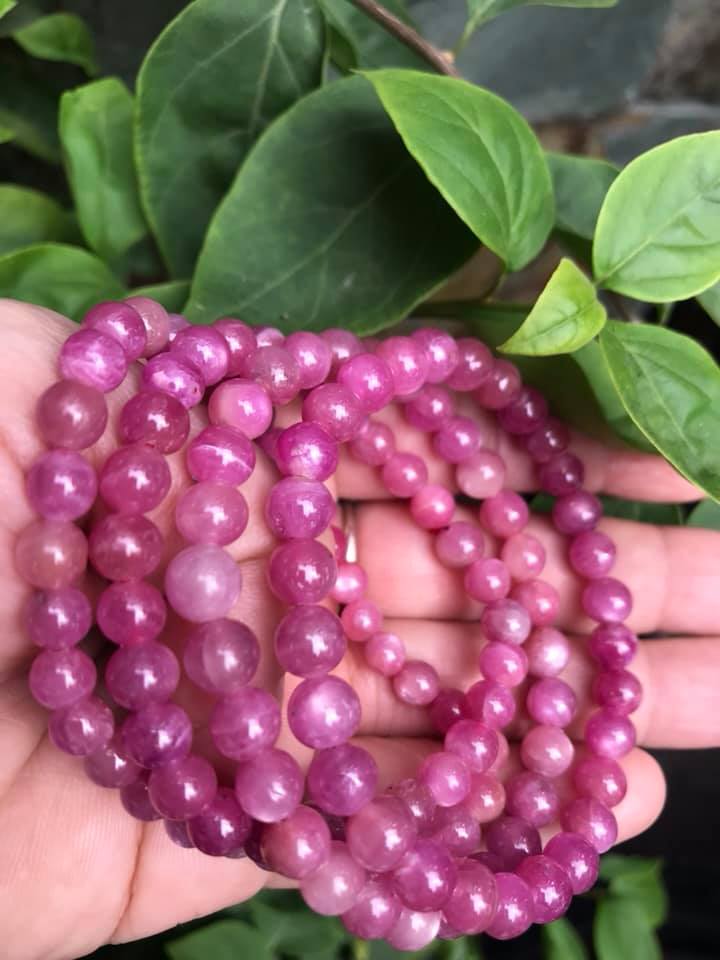 VÒNG TAY ĐÁ RUBBY HỒNG TƯƠI Size 6MM XINH ĐẸP HỢP NỮ MỆNH HOẢ THỔ 100% ĐÁ TỰ NHIÊN NỮ ĐEO SANG LẮM Ạ
