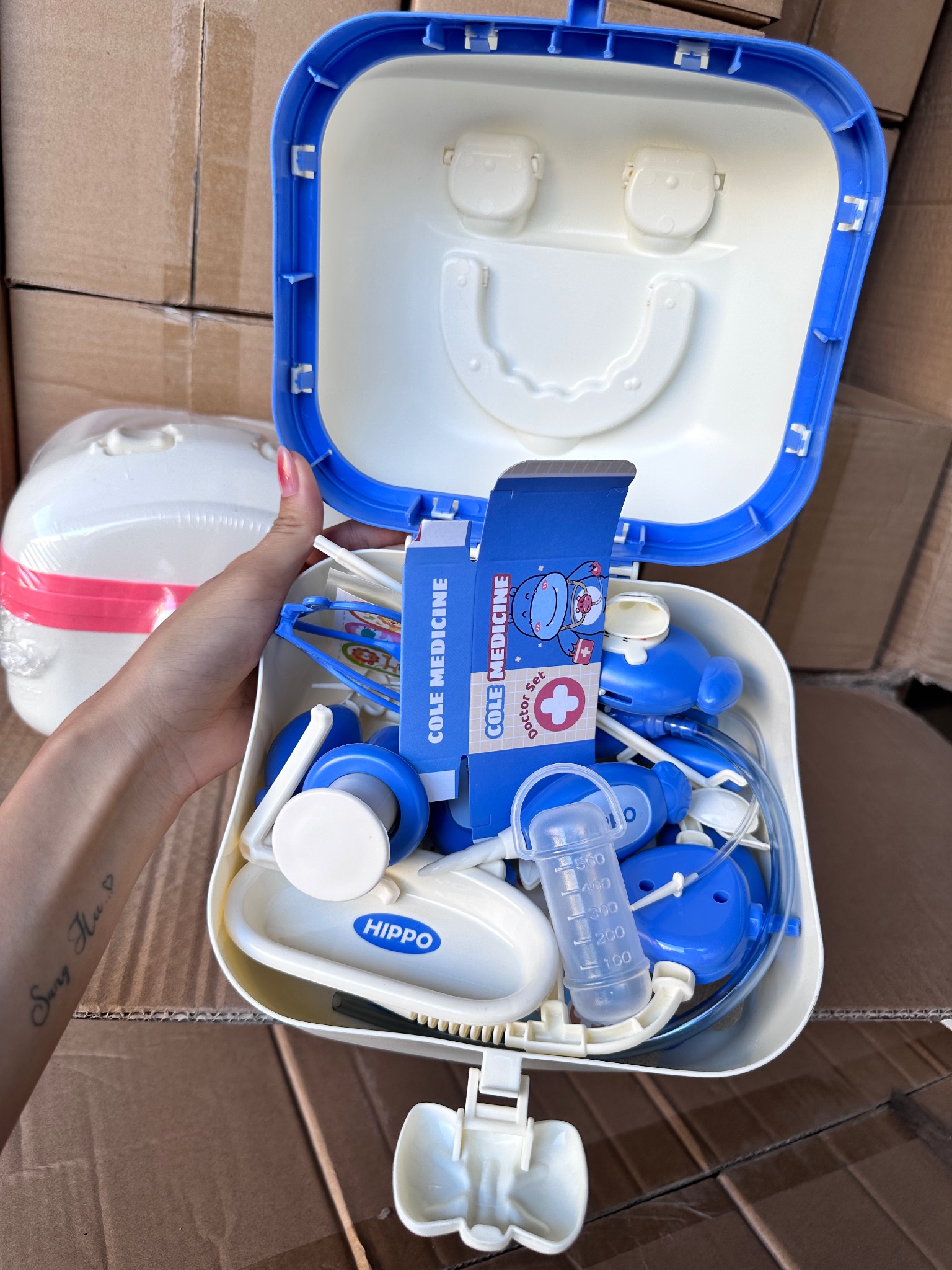 Bộ Đồ Chơi Bác Sĩ, Xe Cứu Thương Cao Cấp Cho Bé Mô Phỏng Thiết Bị Y Tế