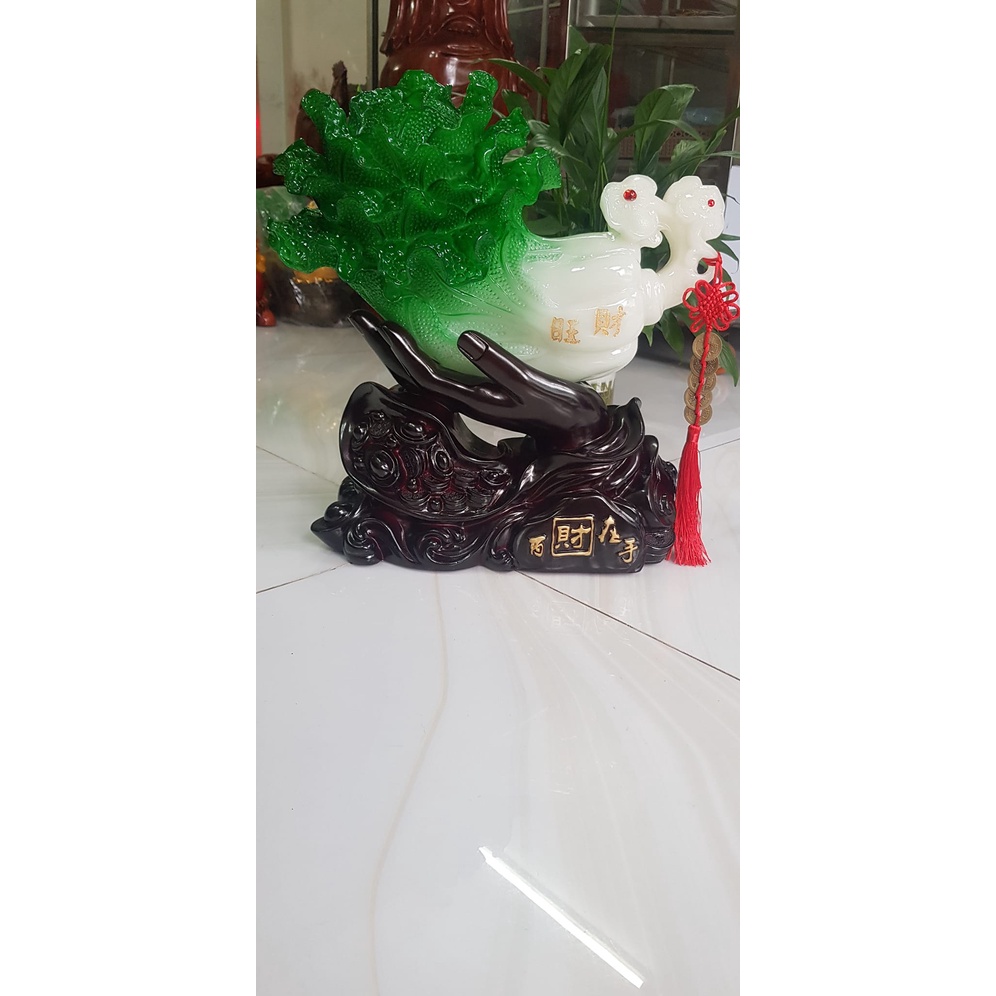 Tượng Bắp Cải Phong Thuỷ Xanh To Đẹp Trên Bàn Tay Nắm Giữ trọn Bắp Cải 5 Đồng Tiền Ngũ Phúc Dây Đỏ Đế Gỗ Tài lộc May Mắn Ý nghĩa bàn tay làm nên sự nghiệp gia chủ nắm giữ thu hút  của cải tài lộc tiền tài vào Size Cao 36cm Ngang 35cm Sâu 15cm ạ