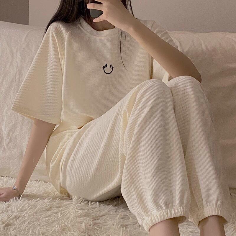 Set đồ nữ xinh mặc đi chơi, đồ bộ nữ quần jogger mix áo thun tay lỡ mặt cười dễ thương style thu đông trẻ trung BO005