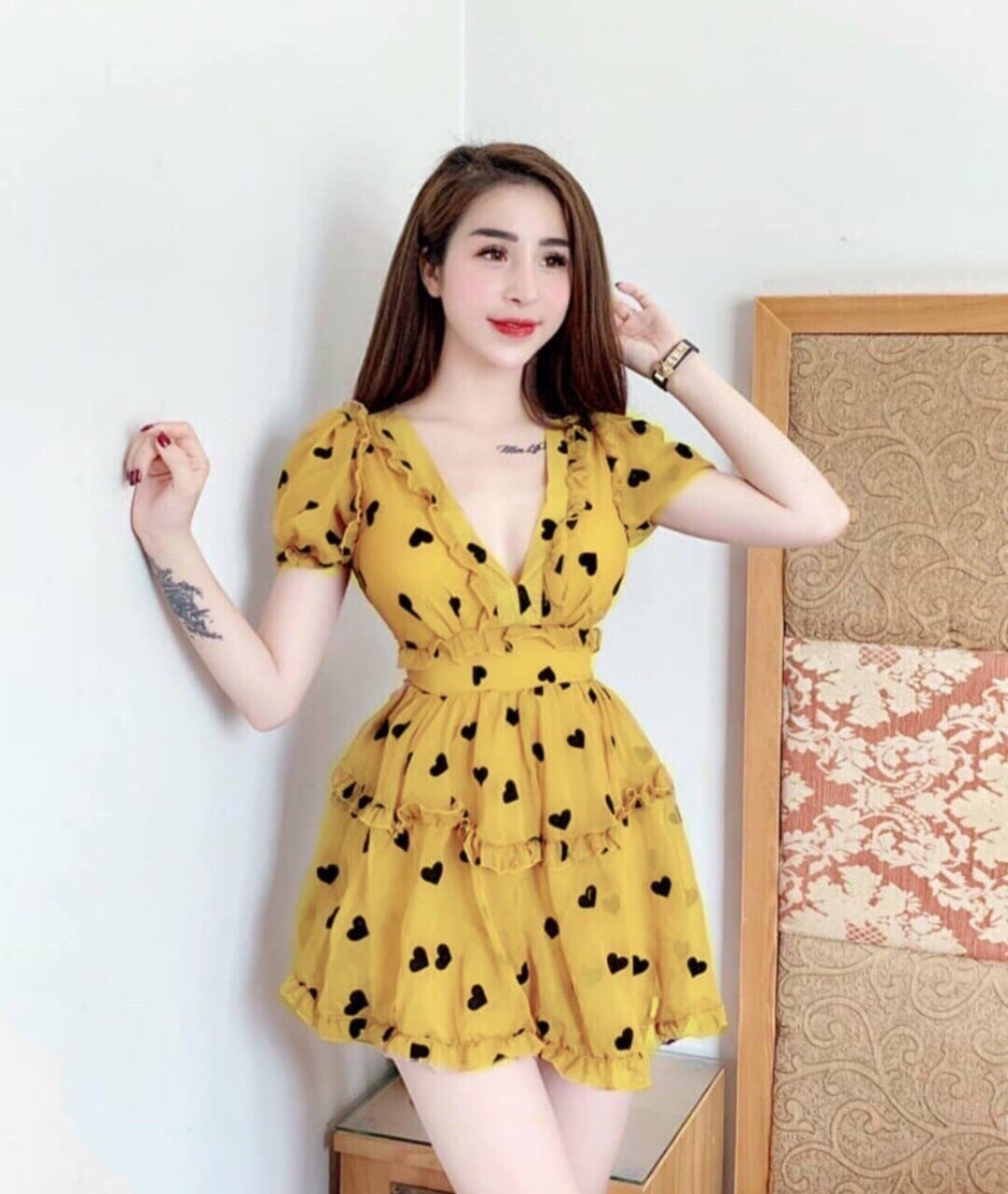 Đầm nhún bèo xẻ cổ họa tiết trái tim thời trang