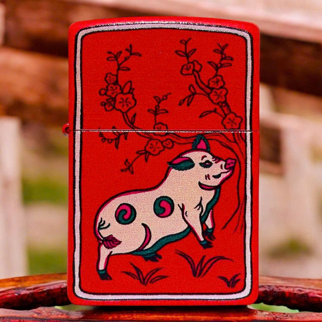 Bật lửa Zippo Year of the Pig - Phiên Bản 12 Con Giáp (Tuổi Hợi) Thiết Kế Việt Nam, Sơn Tĩnh Điện Đỏ May Mắn Chính Hãng