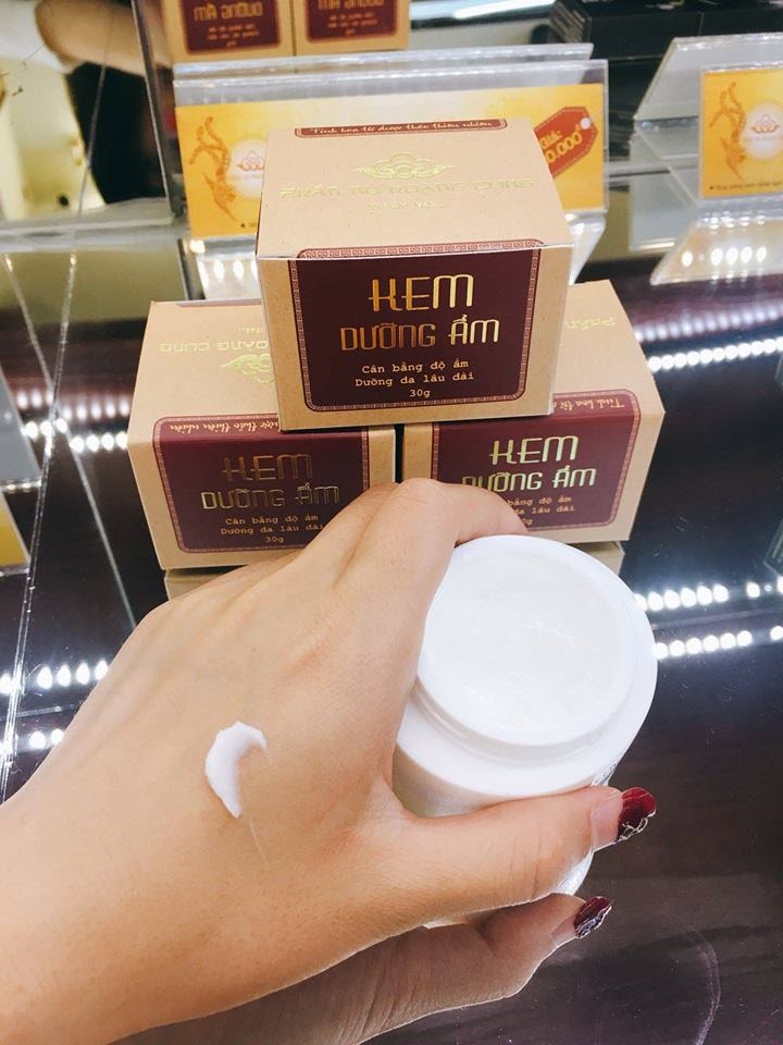 Kem Dưỡng Ẩm Chiết Xuất Từ Thảo Dược Thiên Nhiên Cân Bằng Độ Ẩm Cho Da (30ml) - Hàng Chính Hãng.