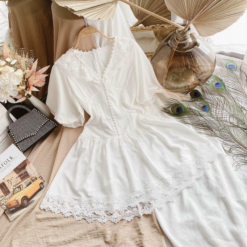 Đầm trắng cổ V viền bèo ren tay phồng