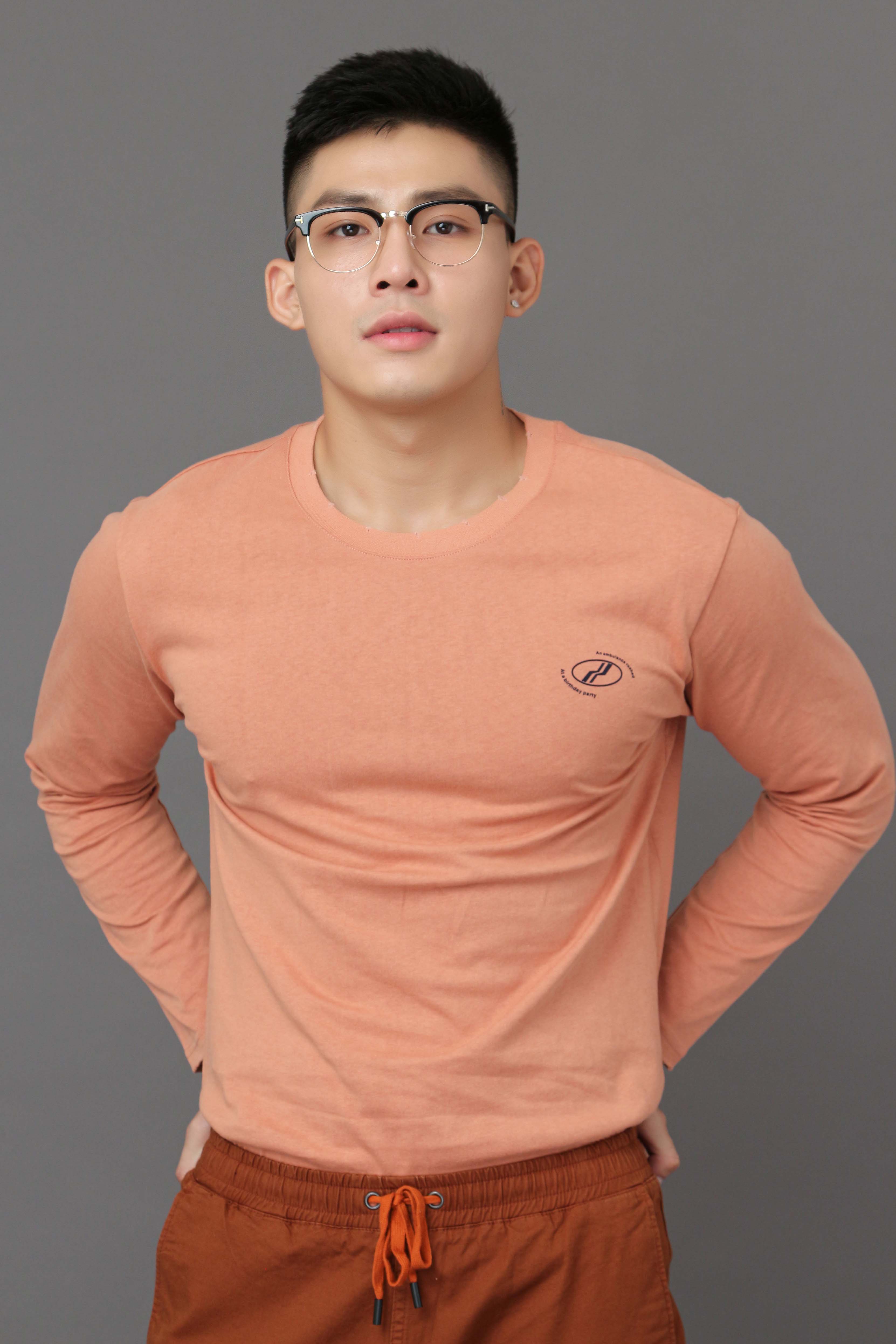 Áo thun tay dài nam Hàn Quốc Akuba chuẩn form Slim fit vải thoáng mát chất liệu cotton 9023