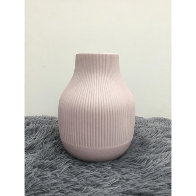 Bình gốm hồng pastel