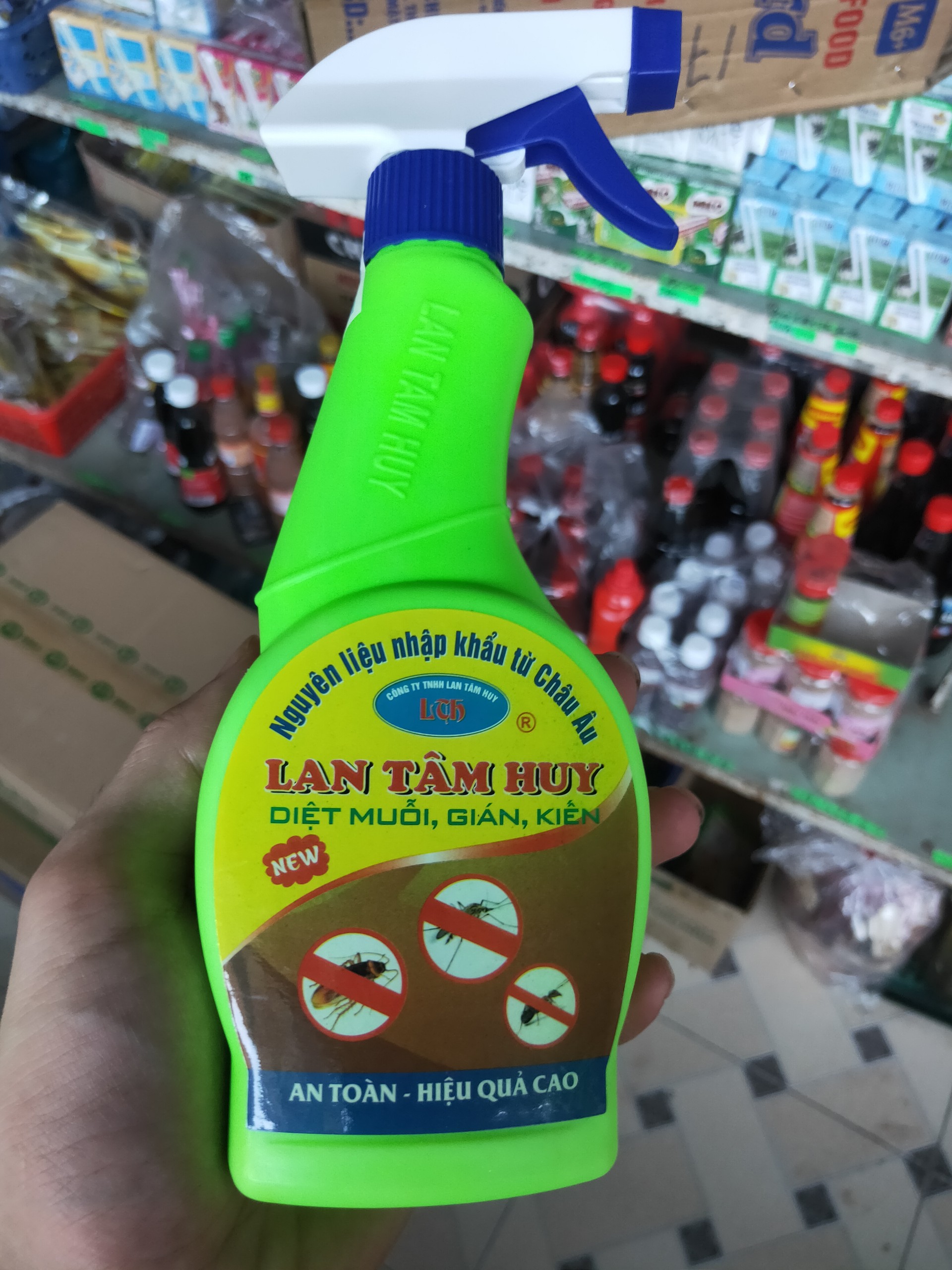 Thuốc diệt MUỖI, GIÁN, KIẾN Lan Tâm Huy chai 350ml dạng xịt SẠCH - AN TOÀN - HIỆU QUẢ