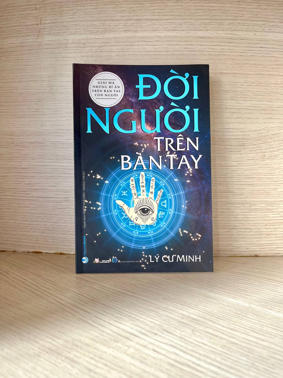 Đời Người Trên Bàn Tay - Giải Mã Những Bí Ẩn Trên Bàn Tay Con Người - Vanlangbooks (Tái Bản )