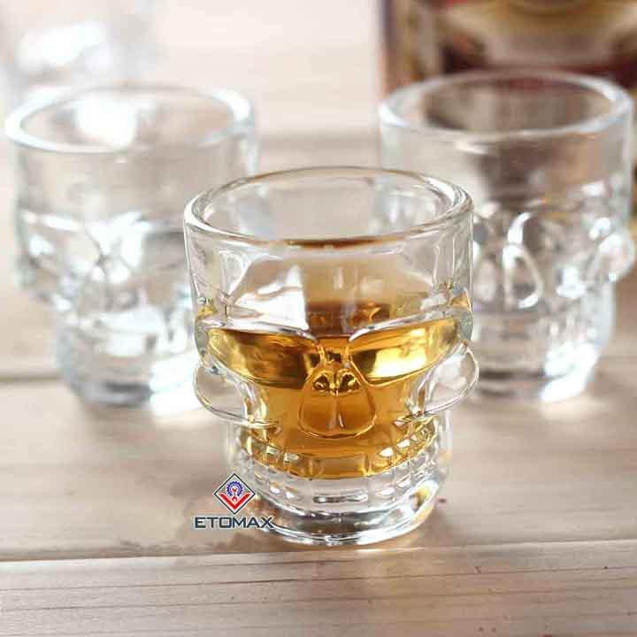 Ly thủy tinh hình đầu lâu 3D độc đáo