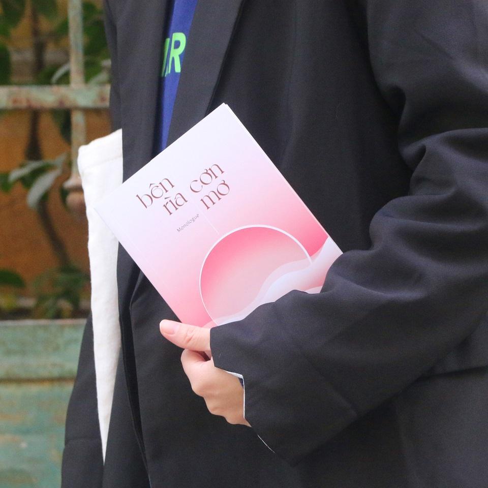 Sách Bên Rìa Cơn Mơ - Bản Quyền