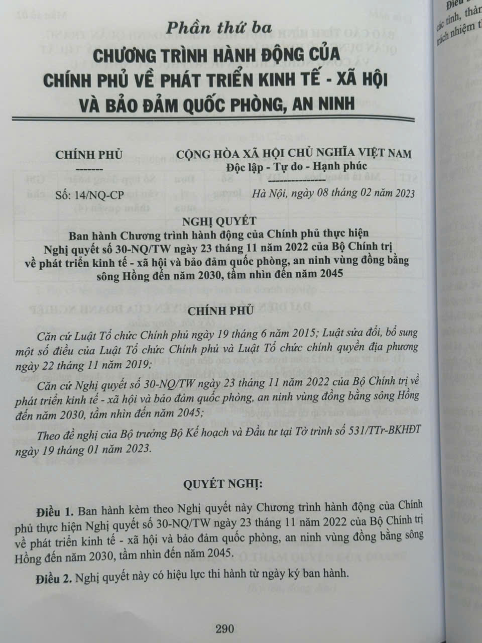 Sách Cẩm Nang Công Tác Quốc Phòng An Ninh Trong Tình Hình Mới Và Những Quy Định Pháp Luật Cần Biết (V2437A)