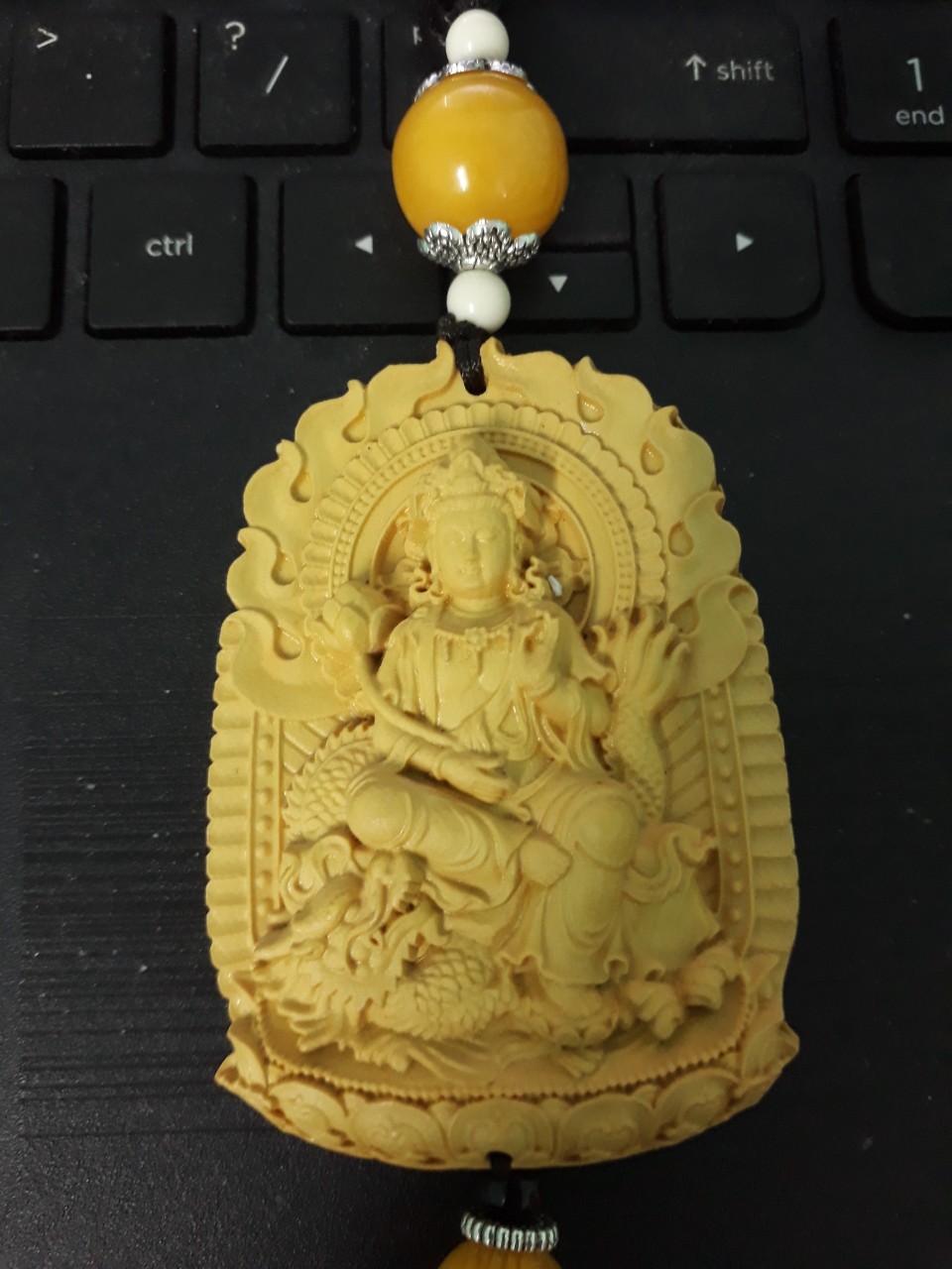 Dây treo xe ô tô, dây treo phong thủy tượng Phổ Hiền Bồ Tát bằng gỗ Hoàng Dương - Tuổi Thìn, tuổi tỵ - V160