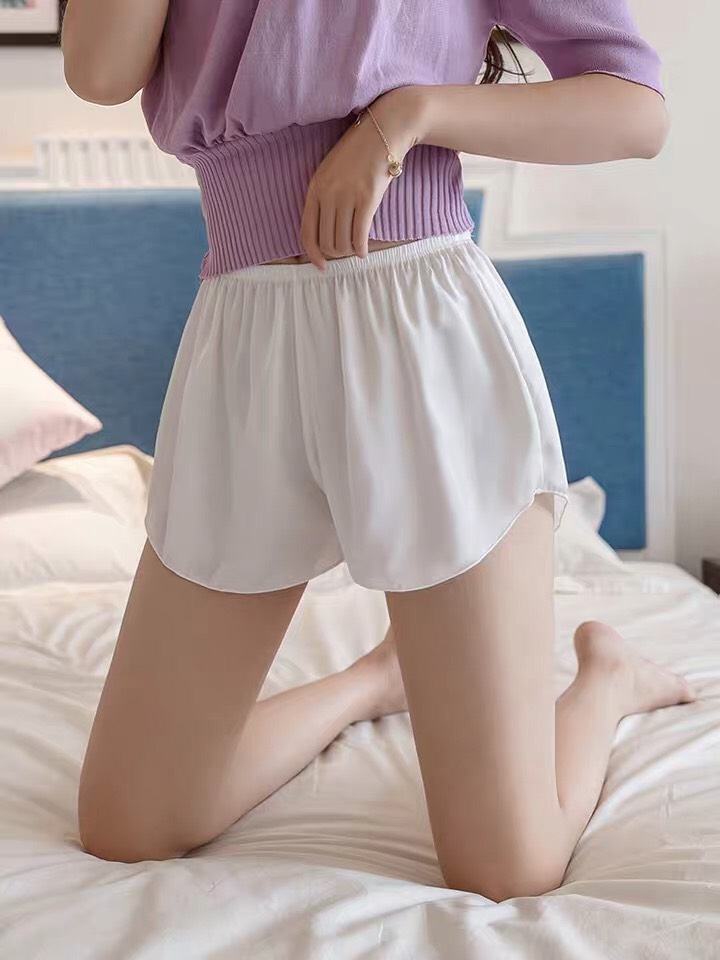 Quần Đùi Nữ Mặc Nhà LARI (45-65kg), Quần Sooc Nữ Chất Vải Lụa Satin Hàn Quốc Hàng Thiết kế Cao Cấp, mềm mịn, thoáng mát