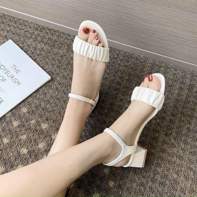 SANDAL DA MỊN QUAI NHÚN ĐEN TRẮNG GÓT TRỤ THẤP - 4P