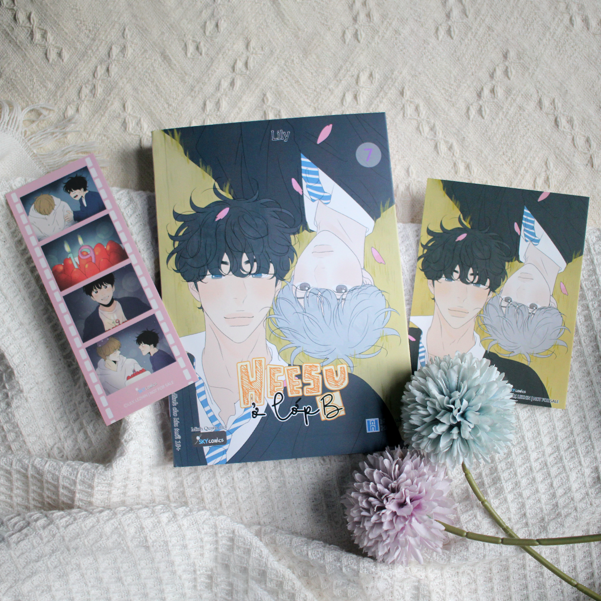 Sách - Heesu Ở Lớp B - Tập 7 - Tặng Kèm Photostrip Bồi Cứng + Postcard Bồi Cứng