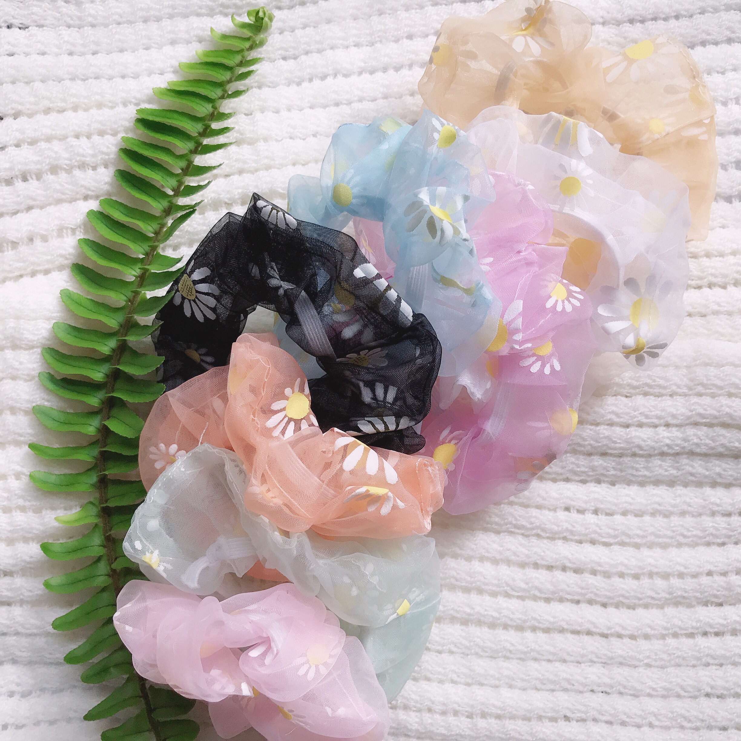 Cột Tóc Vải Scrunchies Họa Tiết Hoa Cúc Trong Suốt SC02