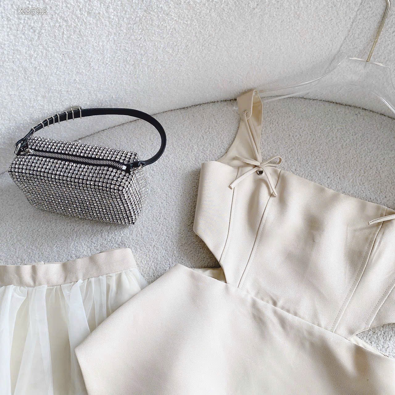 SET ÁO NUDE ĐÍNH NƠ KHOÉT EO+CHÂN VÁY MIDI VOAN