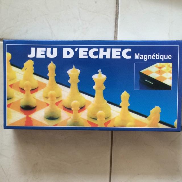 Cờ vua nam châm