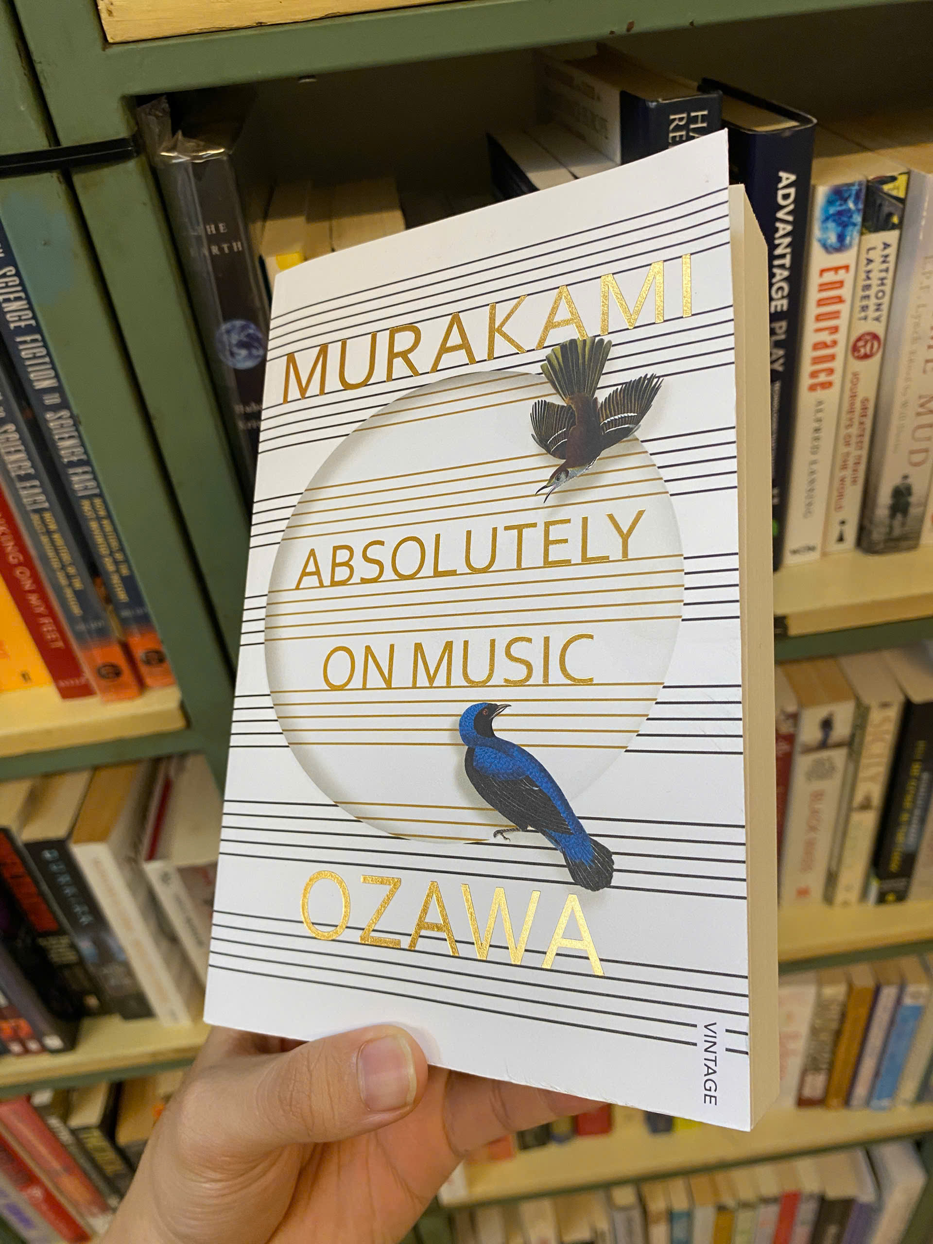 Sách - Absolutely On Music: Conversations with Seiji Ozawa by Haruki Murakami | Music Nonfiction / An intimate conversation about music and creativity / Ngoại văn Tiếng Anh