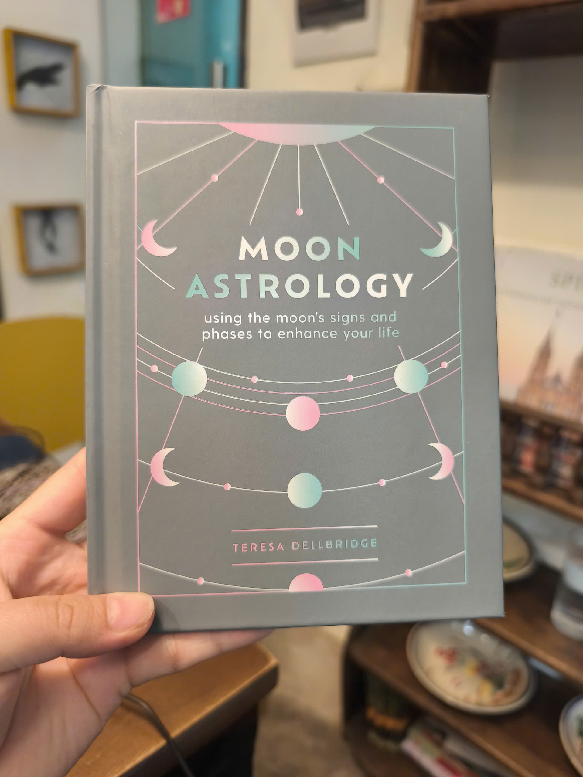 Sách - Moon Astrology: using the moon's signs and phases to enhance your life by Teresa Dellbridge