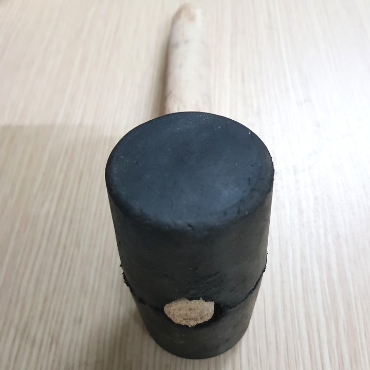 Búa cao su cán gỗ nhỏ