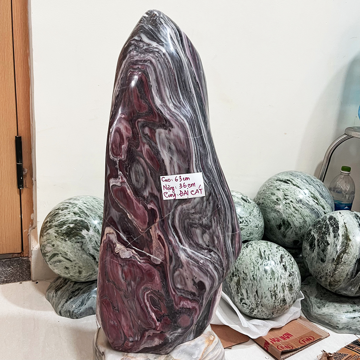 Cây đá, trụ đá, đá phong thủy Cao 63 cm, nặng 36 kg màu đỏ tím nâu cho mệnh Thổ và hỏa
