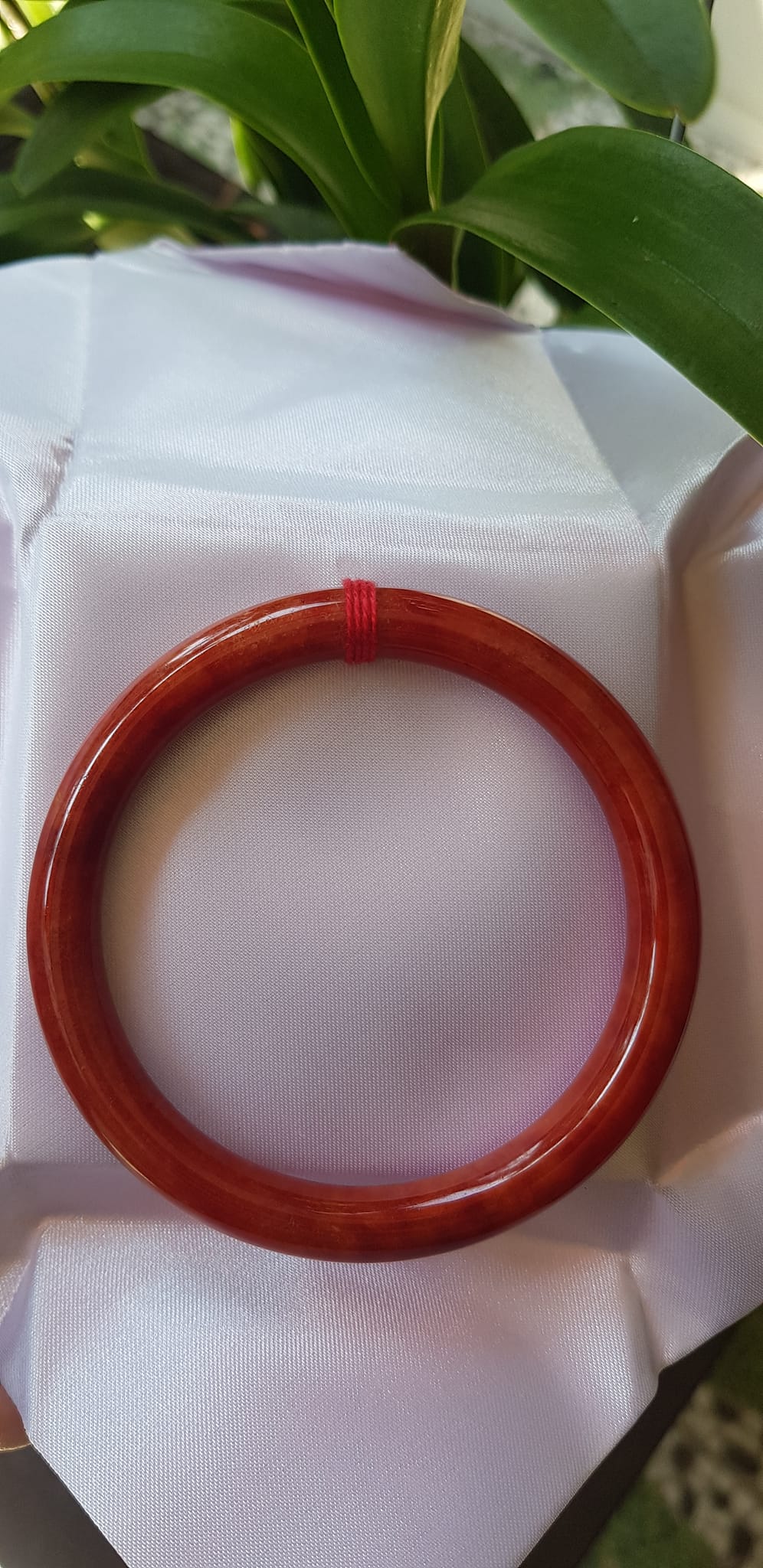 Vòng Tay Phong Thủy mới Đá Cẩm Thạch Đỏ Đẹp 60mm x cọng 8mm màu đỏ cam nhẹ đều đẹp nữ mệnh hỏa mệnh thổ 58kg - 70kg đeo hợp đẹp ạ