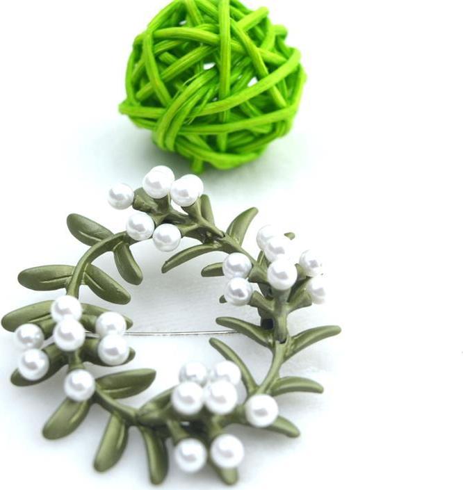 Cài áo  thời trang vòng nguyệt quế lá xanh phối ngọc trai nước ngọt GC202