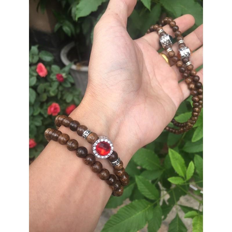 Vòng tay trầm hương mix charm đá.